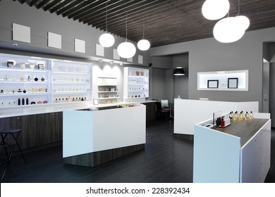 Light And Stylish Luxury Perfume Store With Famous Fragrance