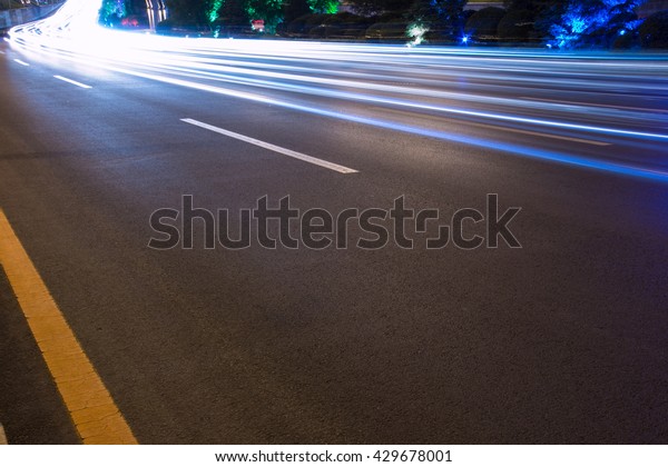 Light tracks on\
the street in China\
Shenyang