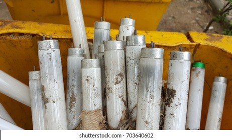  Fluorescent Lightbulbs Is Consider As Household Hazardous waste 