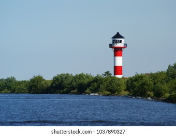 lighthouse in red and white