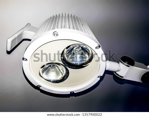 Lighting for\
professionals specialized in\
office.