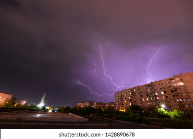 Bilder Stockfotos Und Vektorgrafiken Blitzeinschlag Haus