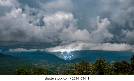 2,812 Monsoon Lightning Images, Stock Photos & Vectors | Shutterstock