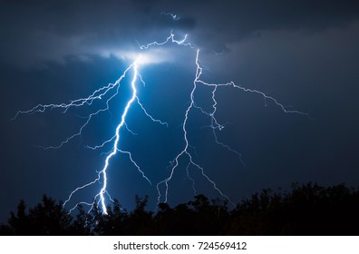 https://image.shutterstock.com/image-photo/lightnings-thunder-bold-strike-summer-260nw-724569412.jpg