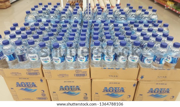 Lihat Botol Aqua Aqua Mineral Water Stock Photo Edit Now 1364788106