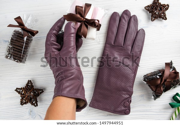 lilac leather gloves