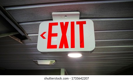 Lilburn, Ga  USA - 05 17 20: Exit Sign At Intown Suites Hotel And Extended Stay