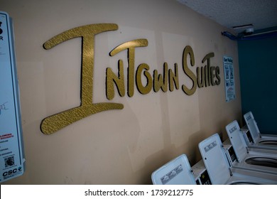 Lilburn, Ga  USA 05 17 20: Intown Suites Hotel And Extended Stay Wall Sign In Laundry Room