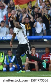 LILLE METROPOLE FRANKREICH STADIUM PIERRE MAUROY, 26.Juni 2016 Fussball - EURO 2016 - Germany Vs Slowakai

Jubel Beim Torschützen Zum 1:0 Jérôme Boateng Germany