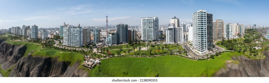 Lima, Perú: Imagen panorámica aérea de los edificios del distrito de Miraflores