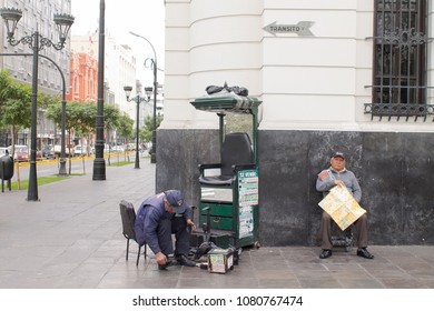 LIMA, PERU - AUG 29TH 2015: Man Dedicated To The Informal Economy In The Streets Of Downtown Lima, Is Dedicated To Polishing Shoes For People