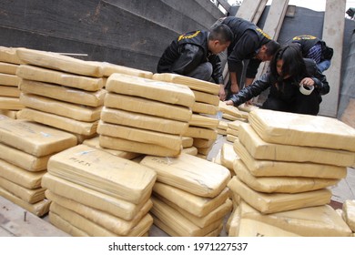 Lima, Peru - August 12, 2012: Seizure Of Drug Or Cocaine Cargo In A Truck With International Destination. Packages Filled With Cocaine And The Fight Against Drug Trafficking.