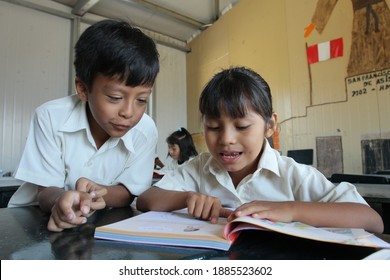LIMA, PERU - MARCH 01, 2012: HUNDREDS OF CHILDREN START THE SCHOOL YEAR IN ONE OF THE DISTRICTS OF THE CITY OF LIMA. PRESENTIAL CLASSES BEFORE THE PANDEMIC. COVID-19. CORONAVIRUS.
