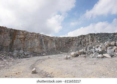 Limestone mining, free face for blasting in limestone mining.