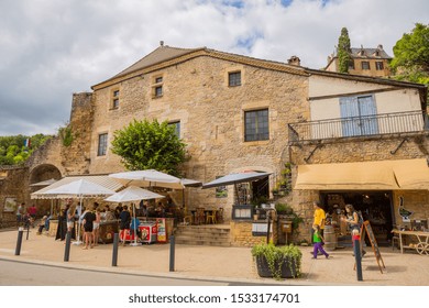 Limeuil, France - August 15, 2019: Medieval Village With Typical Houses, Overlooking The Confluence Of The Dordogne And Vézère Rivers. Limeuil, In The Dordogne-Périgord Region In Aquitaine, France.