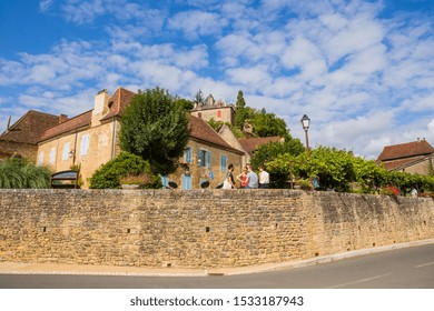 Limeuil, France - August 15, 2019: Medieval Village With Typical Houses, Overlooking The Confluence Of The Dordogne And Vézère Rivers. Limeuil, In The Dordogne-Périgord Region In Aquitaine, France.