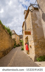 Limeuil, France - August 15, 2019: Medieval Village With Typical Houses, Overlooking The Confluence Of The Dordogne And Vézère Rivers. Limeuil, In The Dordogne-Périgord Region In Aquitaine, France.