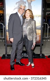 Linda Lavin And Steve Bakunas At The Los Angeles Premiere Of 