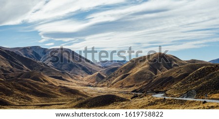 LINDIS PASS ROAD IN NEWZEALAND 
