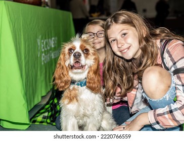 Lindstrom, Minnesota USA October 21, 2022 Two Young Girls And A Service Dog Inside In Lindstrom, Minnesota USA.