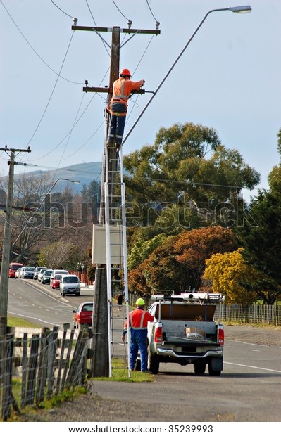 electricity lineman jobs
