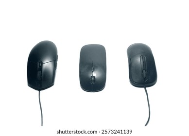 Uma linha de três mouses de computador apresentando diferentes designs, combinando estilo, conforto e funcionalidade para cada necessidade