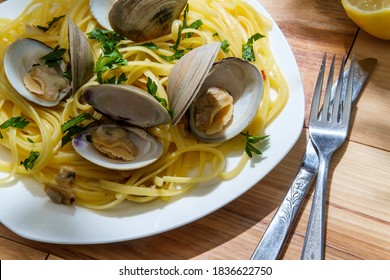 Linguine With Littleneck White Wine Clam Sauce And Parsley Garnish