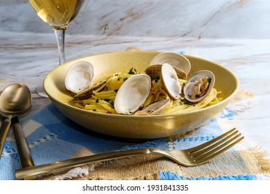 Linguine With Littleneck White Wine Clam Sauce And Parsley Garnish