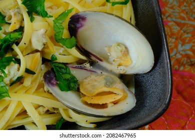 Linguine With Littleneck White Wine Clam Sauce And Parsley Garnish