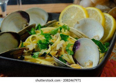 Linguine With Littleneck White Wine Clam Sauce And Parsley Garnish