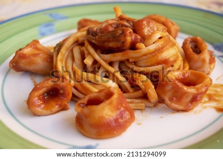 linguine with squid rings sauce made with tomato purea Foto d'archivio © 