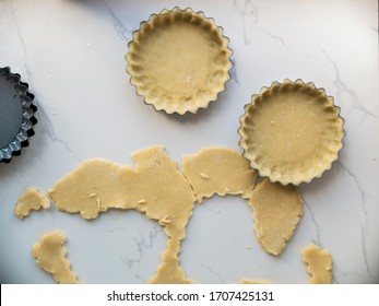 Lining Mini Tart Shells With Pastry