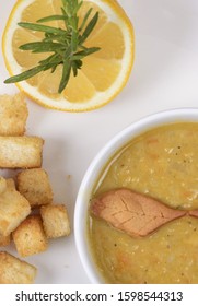 Lintel Soup With Toasted Bread And Lemon 