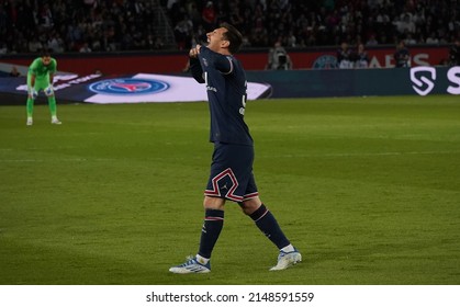  Lionel Messi Of PSG Angry During The Ligue 1 Football Championship Match Between Paris Saint Germain And Olympique De Marseille  On April 17, 2022 At Parc Des Princes In Paris.       