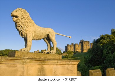 512 Alnwick Castle England Images, Stock Photos & Vectors 