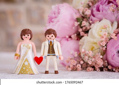 Playmobil,CUTE GIRL WITH ROSE BOUQUET 
