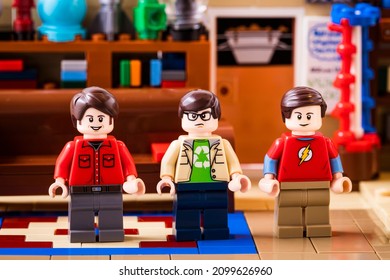 Lippstadt - Germany 2. Januar 2022 -Lego Minifiguren Scene With The Big Bang Theory.