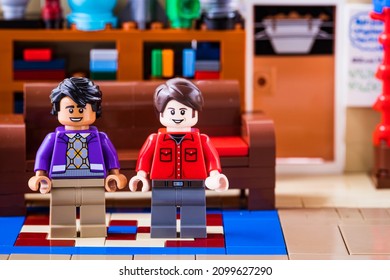 Lippstadt - Germany 2. Januar 2022 -Lego Minifiguren Scene With The Big Bang Theory.