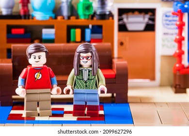 Lippstadt - Germany 2. Januar 2022 -Lego Minifiguren Scene With The Big Bang Theory.