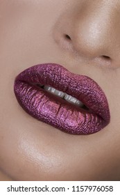 Lips Closet Metallic Lipstick