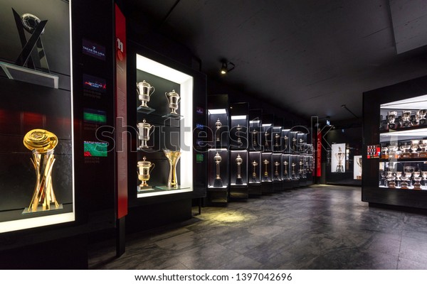 660件の「football Trophy Room」の画像、写真素材、ベクター画像 Shutterstock