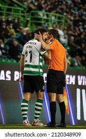 Lisboa, Portugal, Estadio Jose Alvalade - 02 06 2022: Sporting CP Vs Famalicao; Paulinho Discusses With The Referee