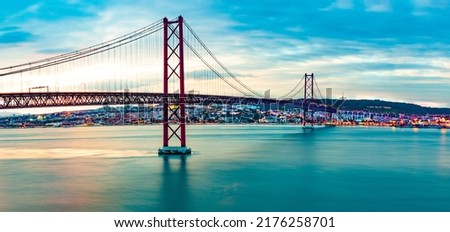Lisbon landscape at sunset. Panoramic photograph of the 25 de Abril bridge in the city of Lisbon over the Tajo River. Foto stock © 
