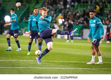 Lisbon, Portugal, Estadio Jose Alvalade - 02 15 2022: Champions League Best Of 16 - Sporting CP - Manchester City; Kevin De Bruyne Shooting The Ball During Warm Up