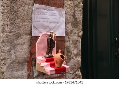 LISBON, PORTUGAL - JUNE 6, 2018: Saint Anthony Shrine At Festa Santo Antonio In Alfama District, Lisbon, Portugal. Saint Anthony Festival Is A Popular Street Festivity, Part Of Festas De Lisboa.