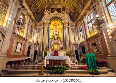 Lisbon, Portugal - October 24, 2016: Altar Of The Santo Antonio De Lisboa Church. Built On The Saint Anthony Of Lisbon Aka Of Padua Or Padova Birth Location. Baroque Style.