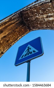 LISBON, PORTUGAL - OCTOBER 8, 2019: A Pedestrian Crossing Sign Under An Arch Of Águas Livres Aqueduct.