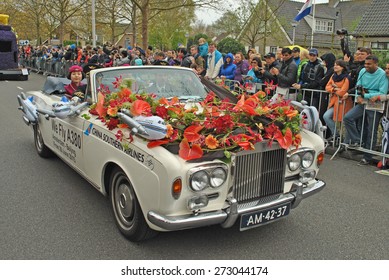 LISSE, THE NETHERLANDS, 25 APRIL 2015 - Car With Captains And Stewards From China Southern Airlines In The Annual Dutch Flower Parade 