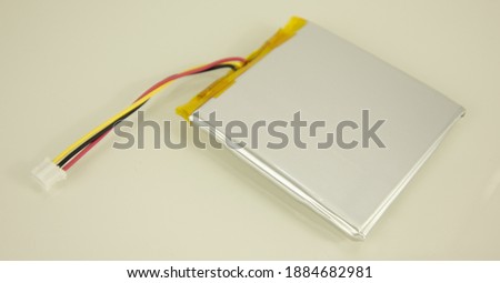 lithium ion battery power source with a cable connection 
