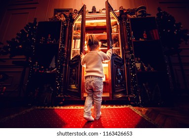 Narnia Wardrobe Images Stock Photos Vectors Shutterstock